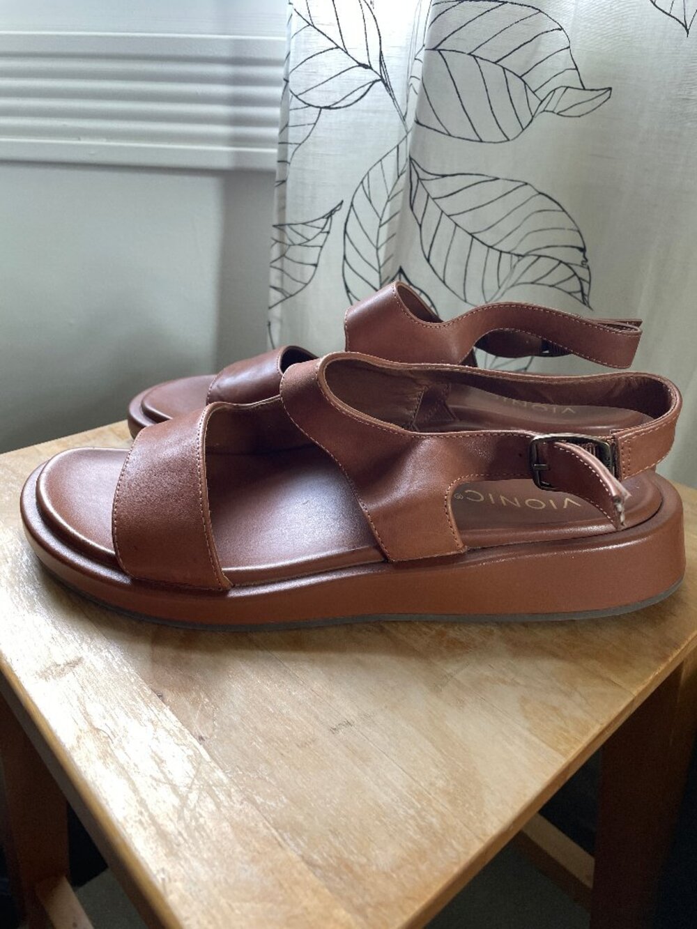Brown Vionic Sandals Women 9 Like New - Picture 5 of 9